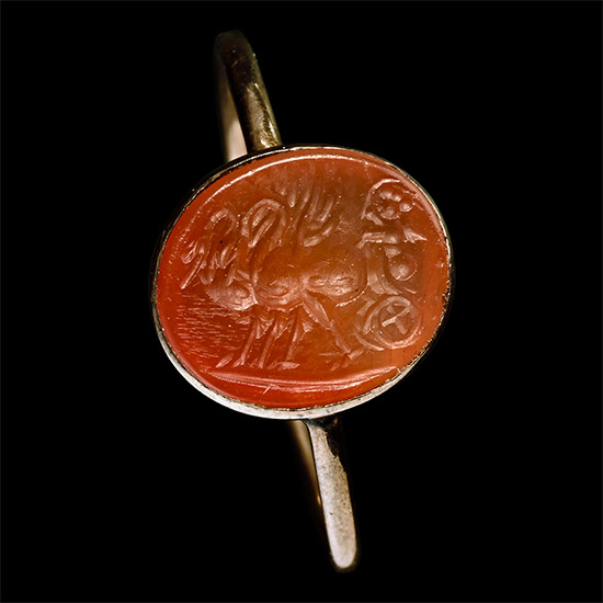 Sasanian Style Gold Ring with Cupid and Chariot