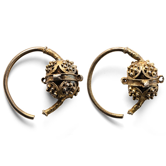 Byzantine Silver-Gilt Filigree Earrings