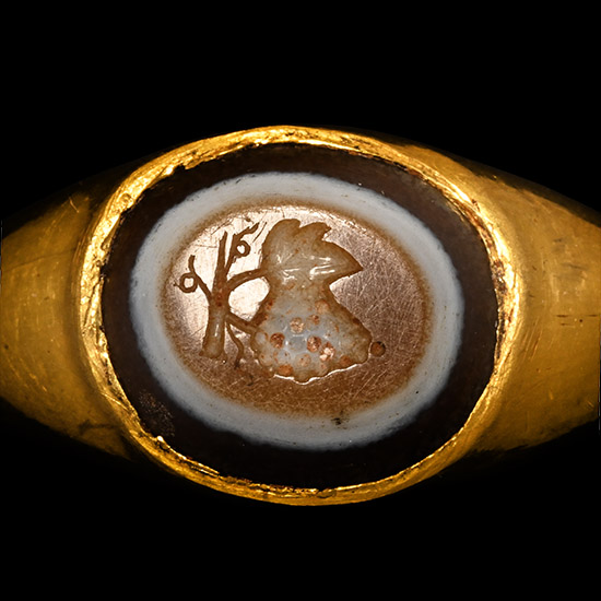 Roman Gold Ring with Engraved Agate Gemstone