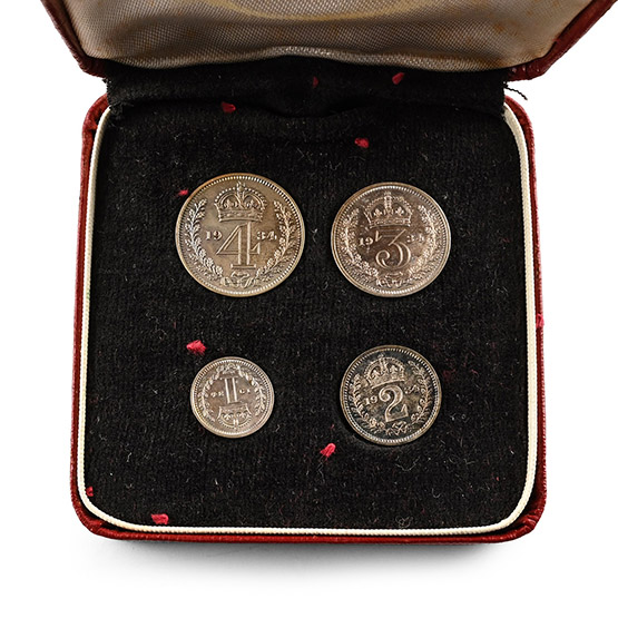 Great Britain. Windsor, George V AR Maundy Money Set.