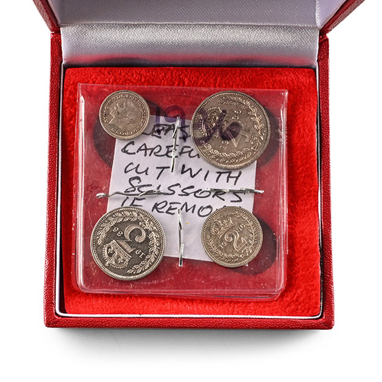 Great Britain. Windsor, George V AR Maundy Money Set.