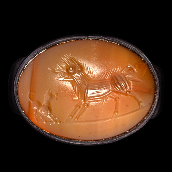 The Ceres Collection Italic Agate Gemstone of a Boar in Silver Ring