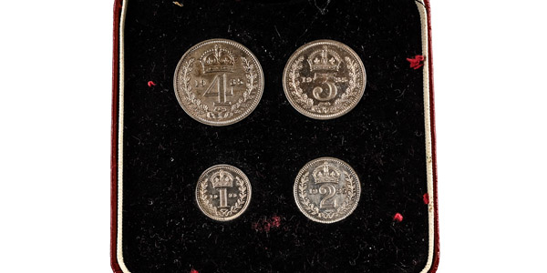 Great Britain. Windsor, George V AR Maundy Money Set.