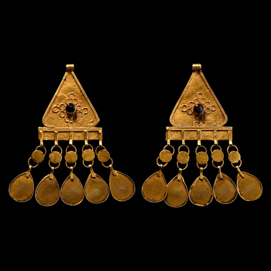 Roman Style Gold Earring Pair with Garnets
