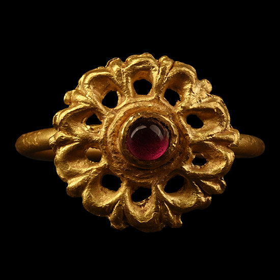 Roman Gold Ring with Garnet Cabochon
