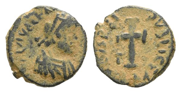 Valentinian III AE Nummus.