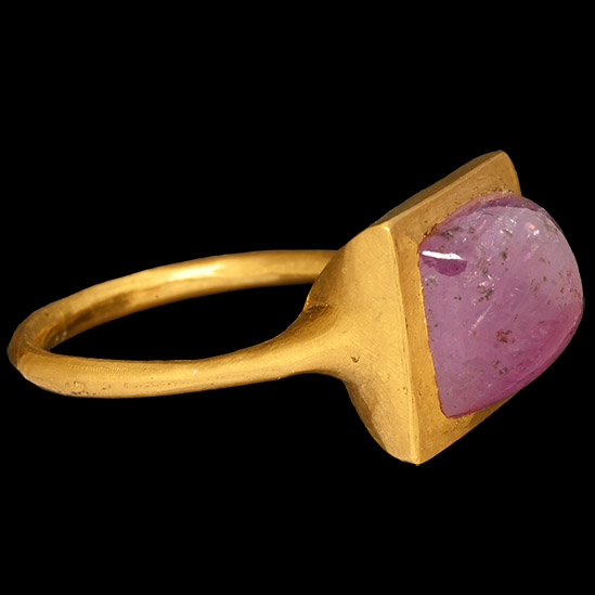 Large Natural Pink Sapphire in 24 Carat Gold Mughal Ring
