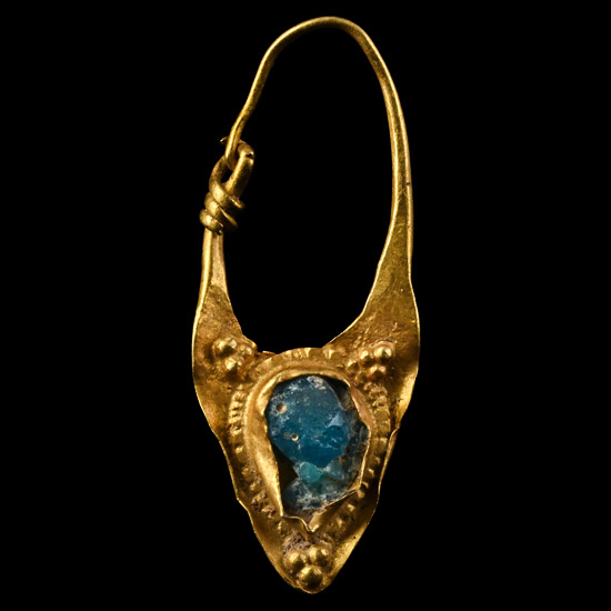 Roman Gold Earring with Glass Cabochon