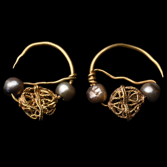 Moghul Indian Gold and Pearl Earrings