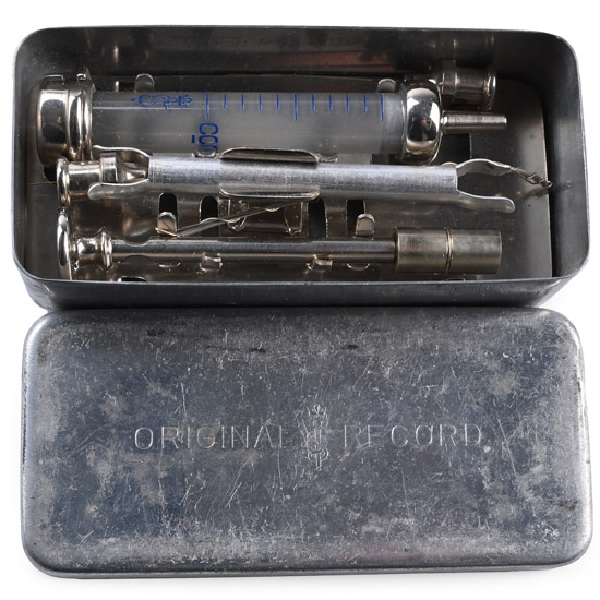 American Air Force WWII Aircraft Medical Syringe in Original Case