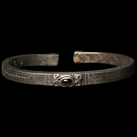 Roman Silver Decorated Bracelet with Cabochon Garnet