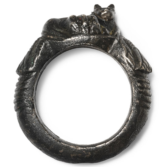 Romano-Egyptian Silver Ring with Cat and Kittens