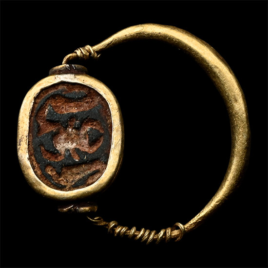 Egyptian Gold Swivel Ring with Green Jasper Hedgehog Scaraboid Engraved with a Scarab Flanked by Two Cobras