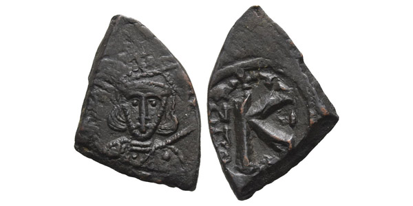 Tiberius III (Apsimar) AE 20 Nummi or Half Follis.
