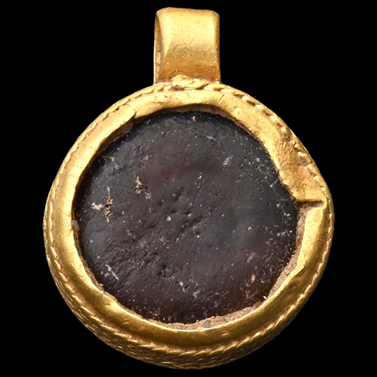 Anglo-Saxon Gold Necklace Pendant with Amber Cabochon