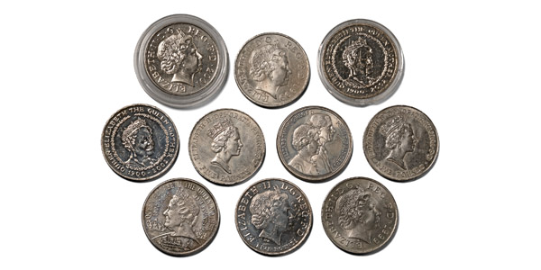 Great Britain. Group of Ten [10] Elizabethh II £5 Coins.
