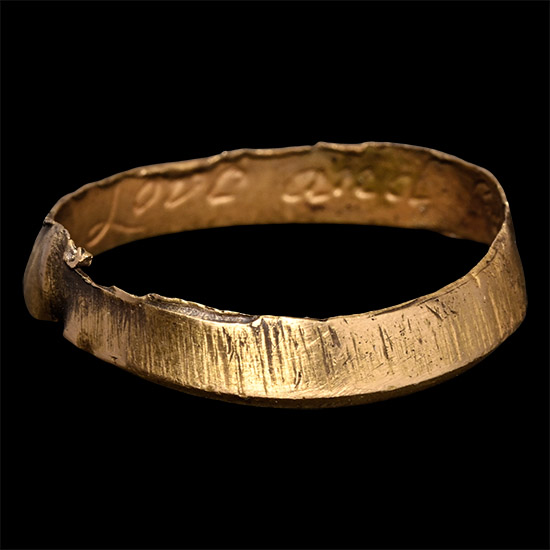 Post Medieval Love and Live Happily Gold Posy Ring
