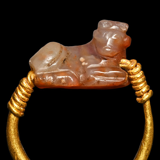 Achaemenid Gold Ring with Agate Bull Figure