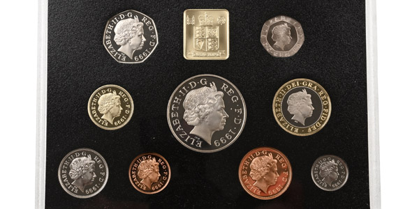 Great Britain. Windsor, Elizabeth II Set of Deluxe Proof Nine [9] Coins.