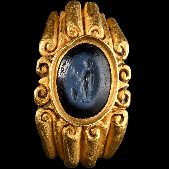 Heavy Roman Gold Ring with Nicolo Gemstone with Minerva