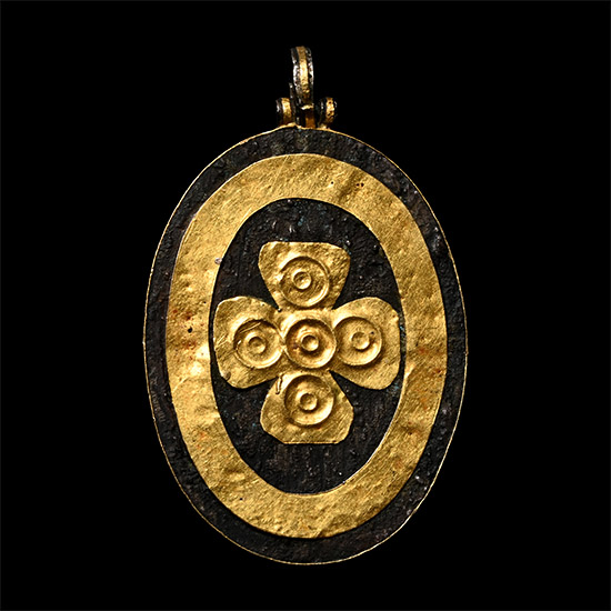 Late Roman Silver and Gold Pendant with Cabochon