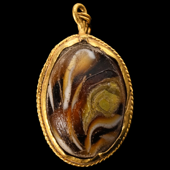 Roman Gold Pendant with Cabochon