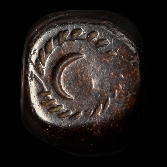Sasanian Stamp Seal with Crescent Moon within Wreath
