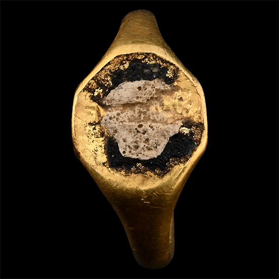 Post Medieval Enamelled Gold Recusant Death’s-Head Memento Mori Ring