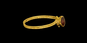 Saxon Gold Ring with Garnet Cloison