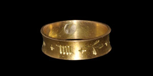 Gold en an bun Inscribed Posy Ring