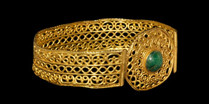 Gold Filigree Openwork Bracelet with Emerald