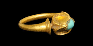 Post Medieval Gold Decorated Ring