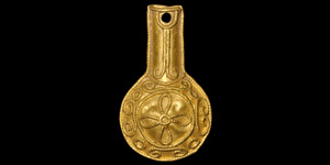Gold Aestel Pointer with Filigree Cross