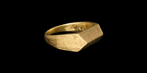 Medieval Gold CRUCEM CHRISTI GERO Iconographic Glove Ring