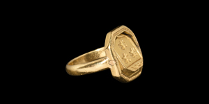Post Medieval Gold Elizabethan Heraldic Swivel Ring