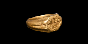 Post Medieval Elizabethan Gold Marquess of Winchester Heraldic Signet Ring with Swords