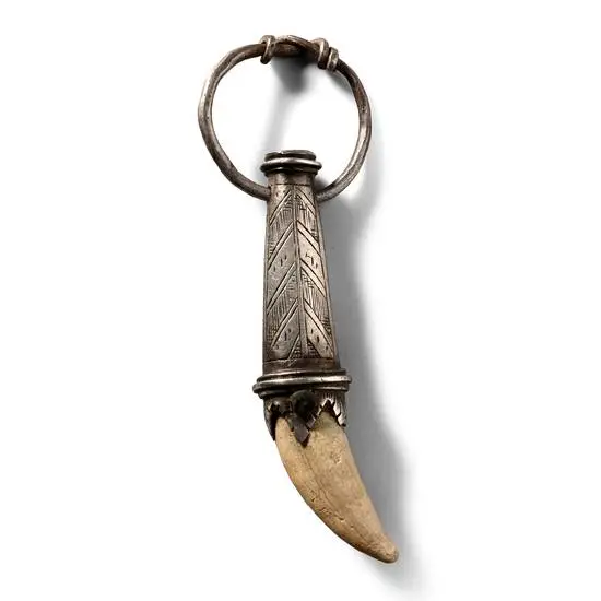 Wolf's Tooth and Cross: Viking Amulets on the Edge of Conversion
