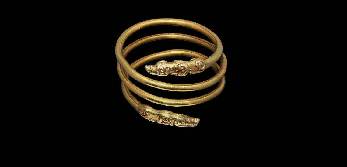 Gold 'Arm Ring' with Wolf Terminals £40,000 - £60,000