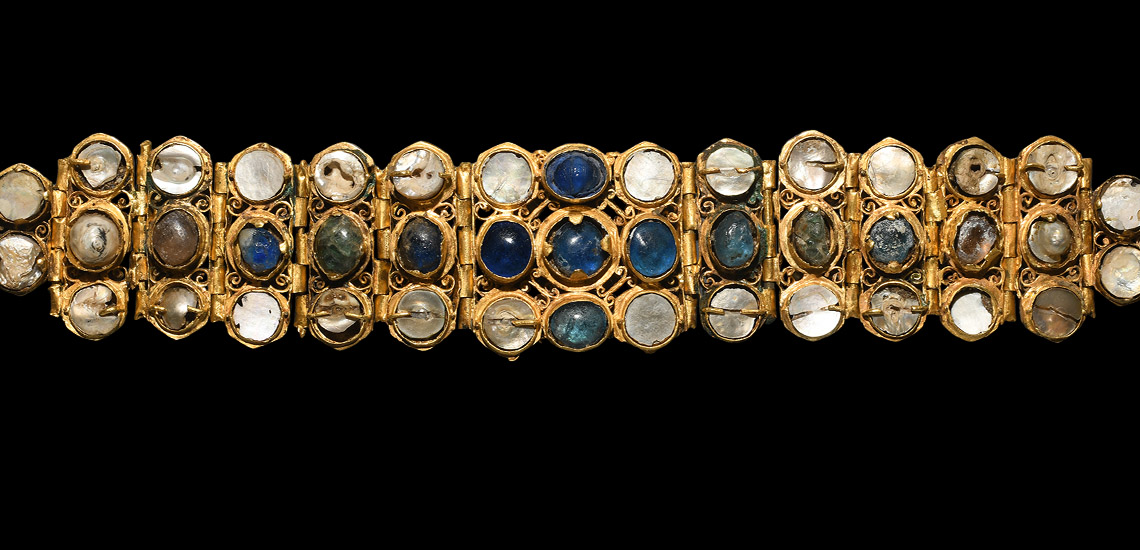 Byzantine Jewelled Bracelet £10,000 - 14,000