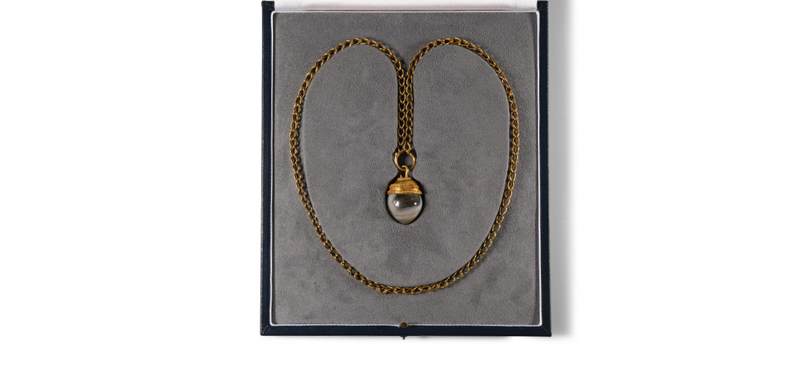 Graeco-Roman Gold Necklace with Agate Pendant