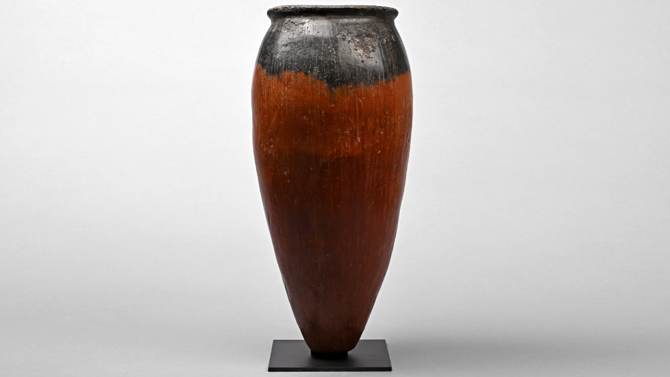 <slblack>Very Tall Egyptian Black-Topped Vase</slblack>