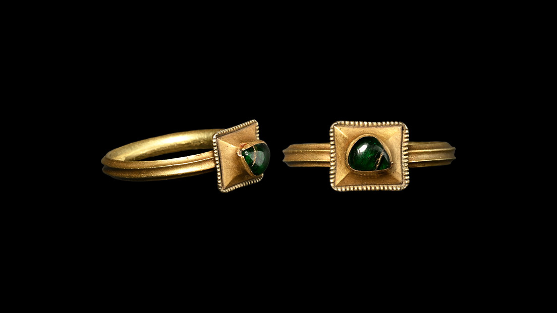 Medieval Gold Ring with Cabochon Emerald