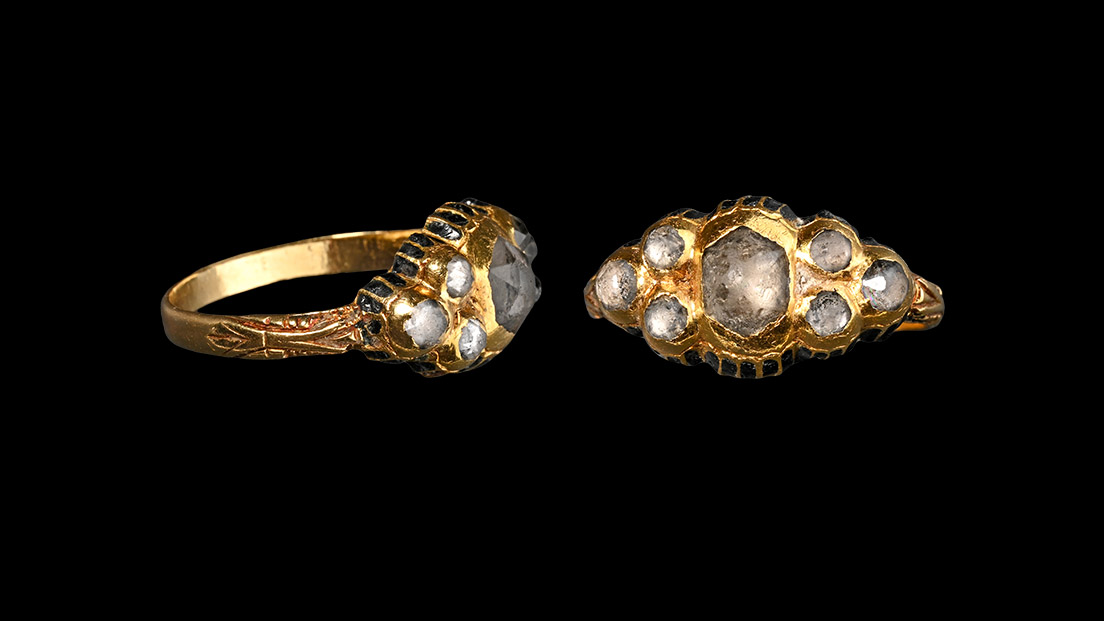 Renaissance Enamelled Gold Ring with Facetted Gems