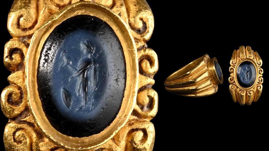 Heavy Roman Gold Ring with Nicolo Gemstone with Minerva