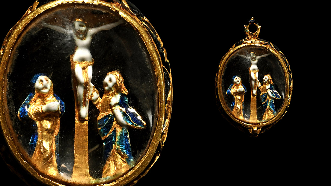 Spanish Rock Crystal and Enamelled Gold Crucifixion Pendant