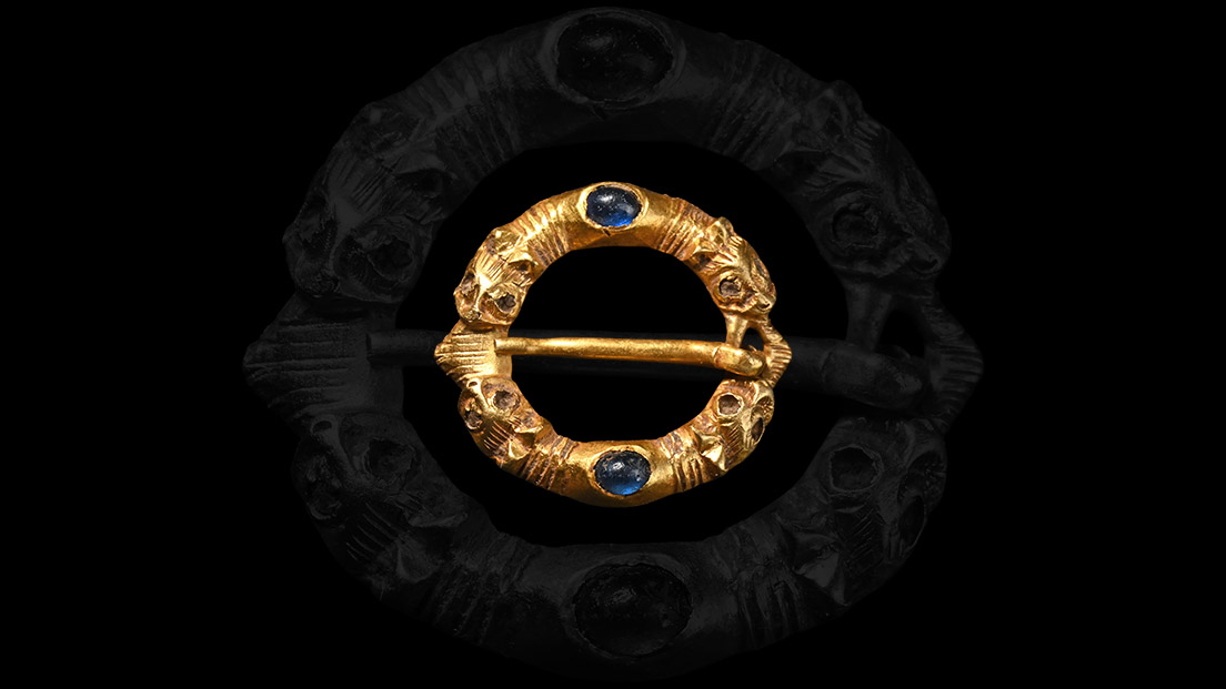 Medieval Gold Ring Brooch with Beast Heads