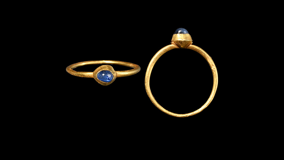 Medieval Gold Ring with Cabochon Sapphire