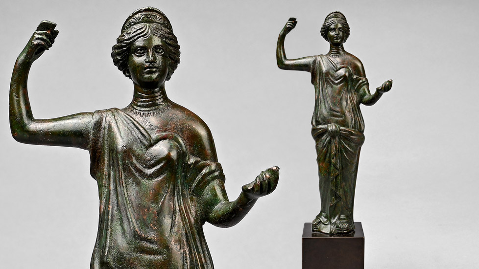 <slblack>Roman Bronze Statuette of the Goddess Juno</slblack>