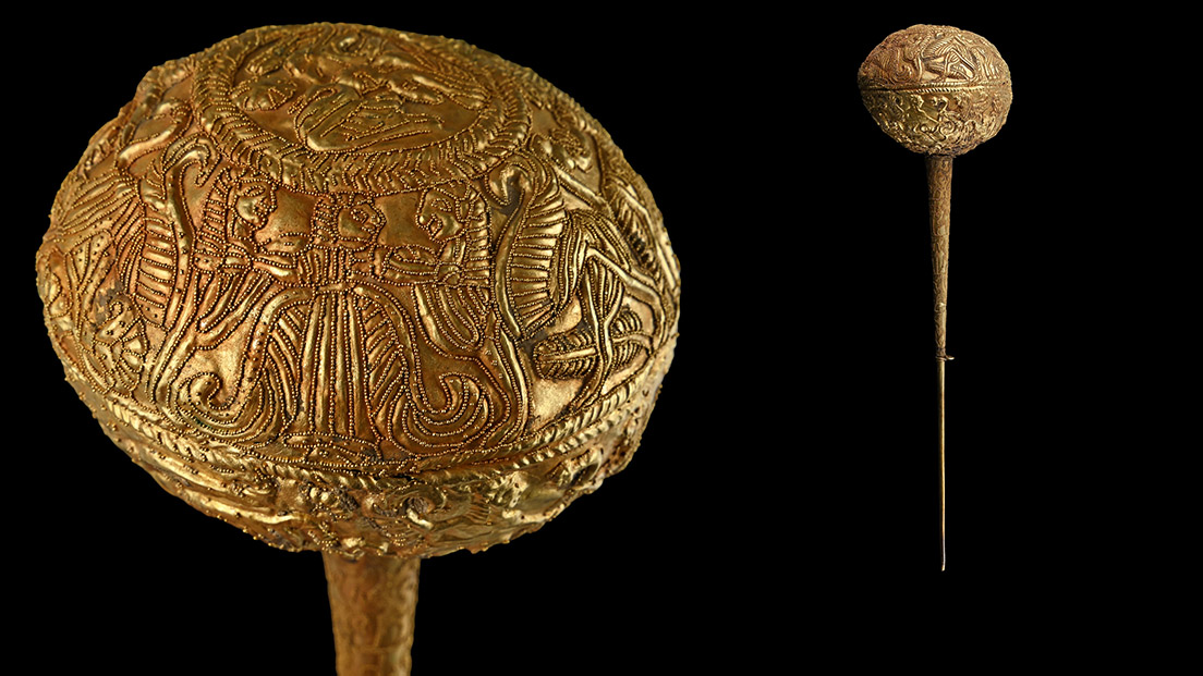 <slwhite>Large Greek Gold Repoussé Dress Pin with Figural Scenes<slwhite>