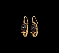 Graeco-Roman Gold Earring Pair with Nubian Heads